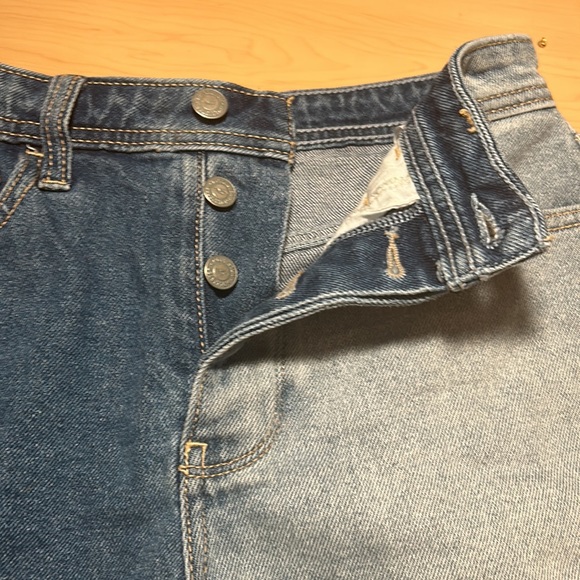 Hollister Ultra High-Rise mom short. - Picture 3 of 3